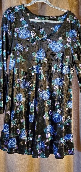 Dress - Picture 1 of 4